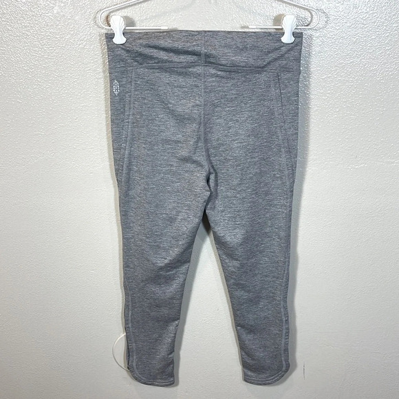 FREE PEOPLE MOVEMENT GRAY SIDE SLIT CAPRI LEGGINGS SIZE LARGE - Picture 4 of 9